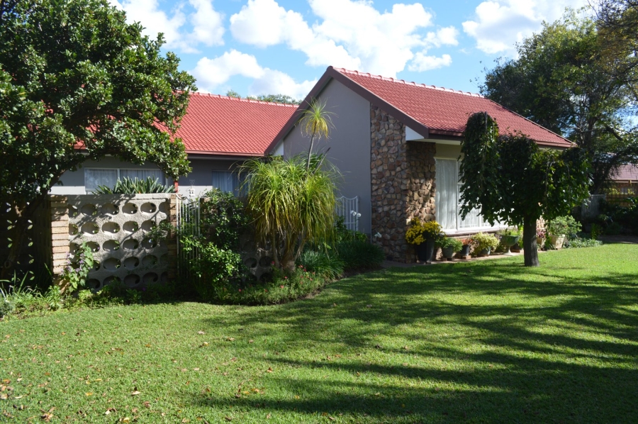 4 Bedroom Property for Sale in La Hoff North West